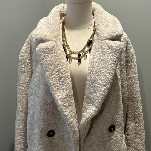 Mid -length faux fur jacket oversized look - Picture 2 of 3